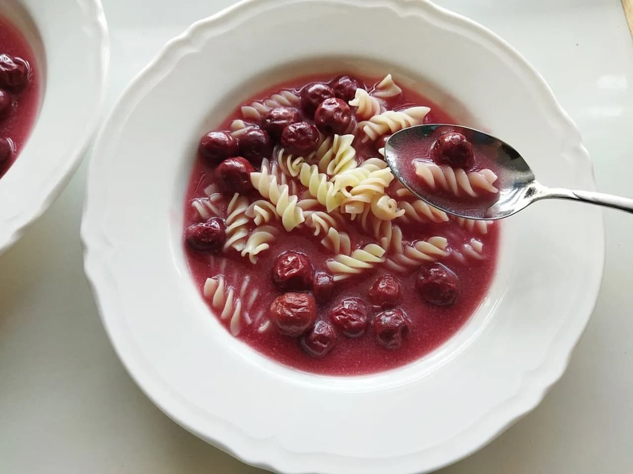 Jak ugotować zupę wiśniową – prosty przepis na pyszny smak