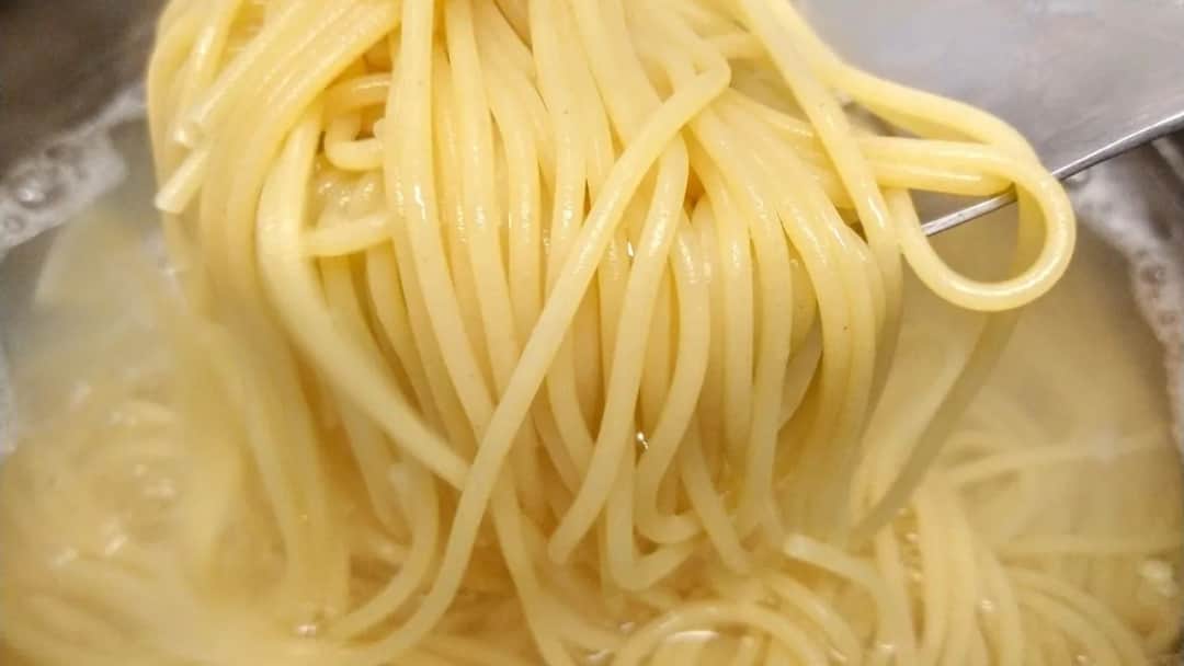 Jak idealnie ugotować makaron spaghetti al dente i uniknąć błędów