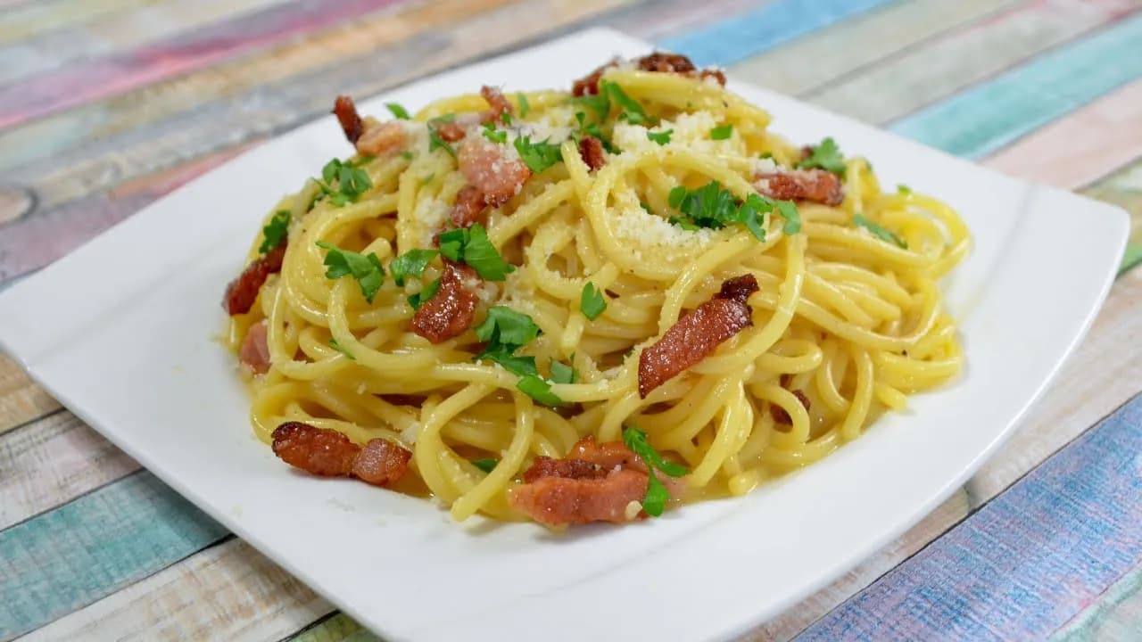 Przepis na spaghetti carbonara, który zaimponuje każdemu smakoszowi