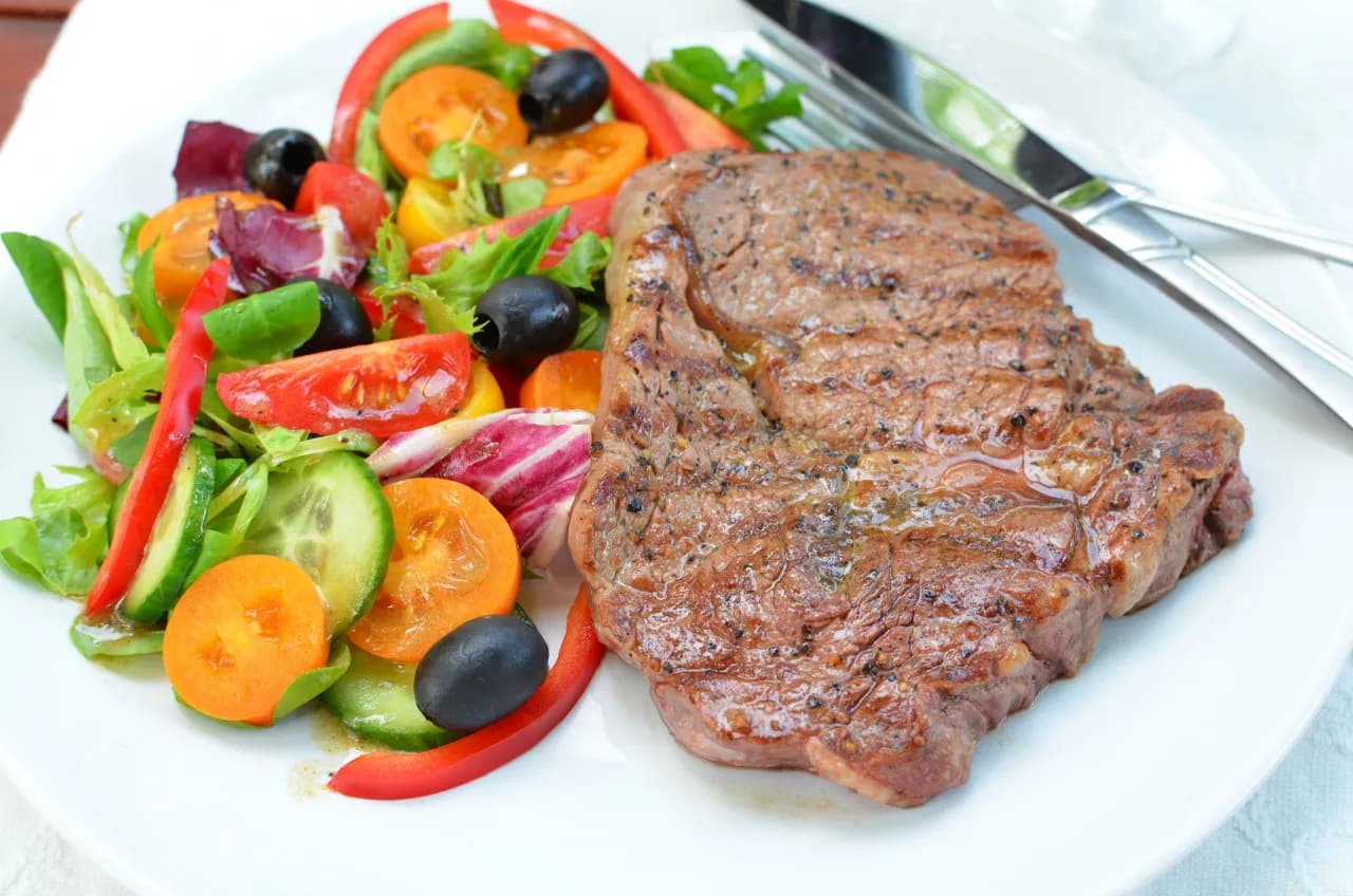 Zaskakujące surówki do steka wołowego, które musisz spróbować