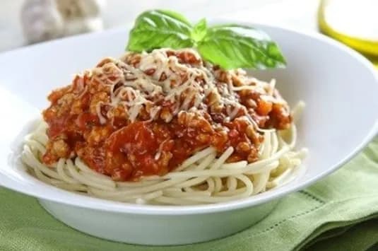 Pomysły na spaghetti, które zaskoczą Twoich gości i ułatwią gotowanie