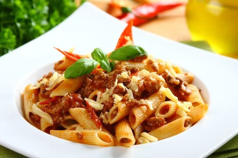 Penne bolognese - prosty przepis na pyszne danie, które zachwyca