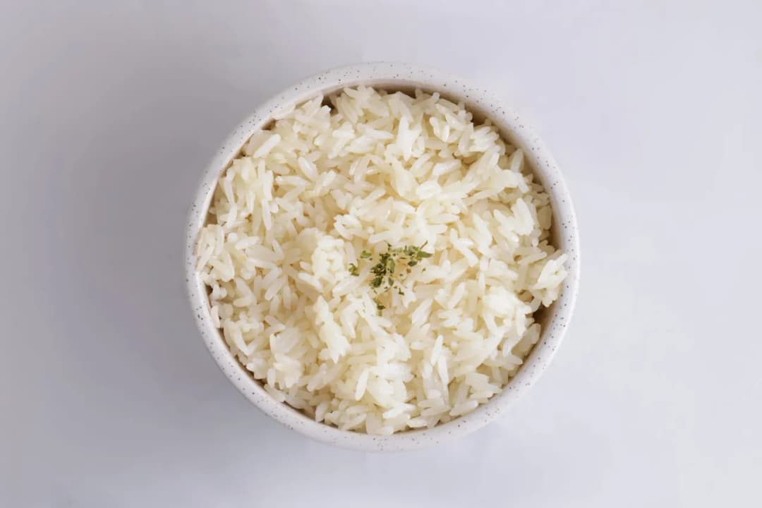 Jak podgrzać ryż bez mikrofalówki? Skuteczne metody i porady