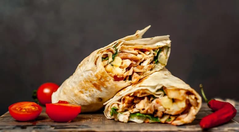 Czym jest shoarma z kurczaka? Odkryj smak i przepisy na danie