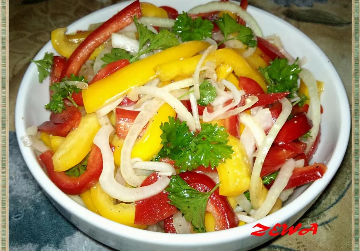 Idealne surówki do papryki faszerowanej, które zaskoczą Twoich gości